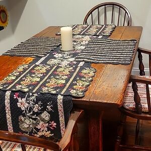 Table Runner, 6 Placemats, 6 Napkins